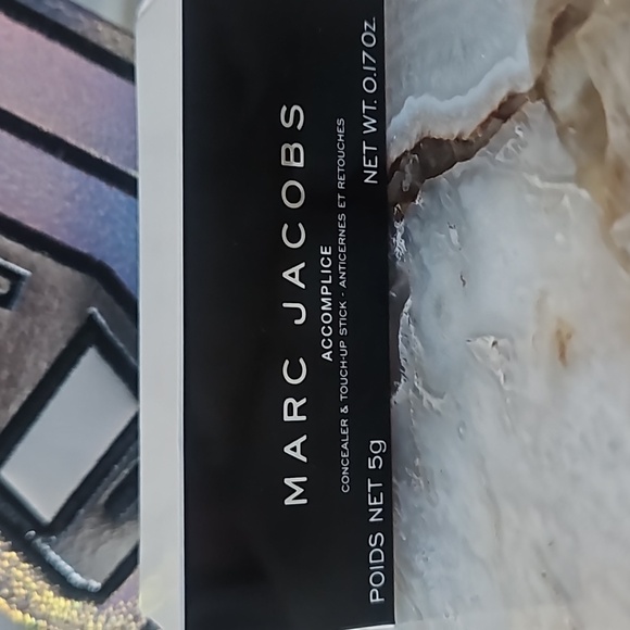Marc Jacobs Beauty Collection with Iridescent Phone Case - Picture 3 of 6